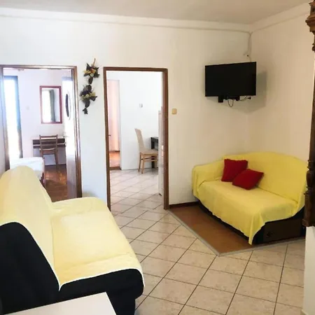 Damir Apartment *
